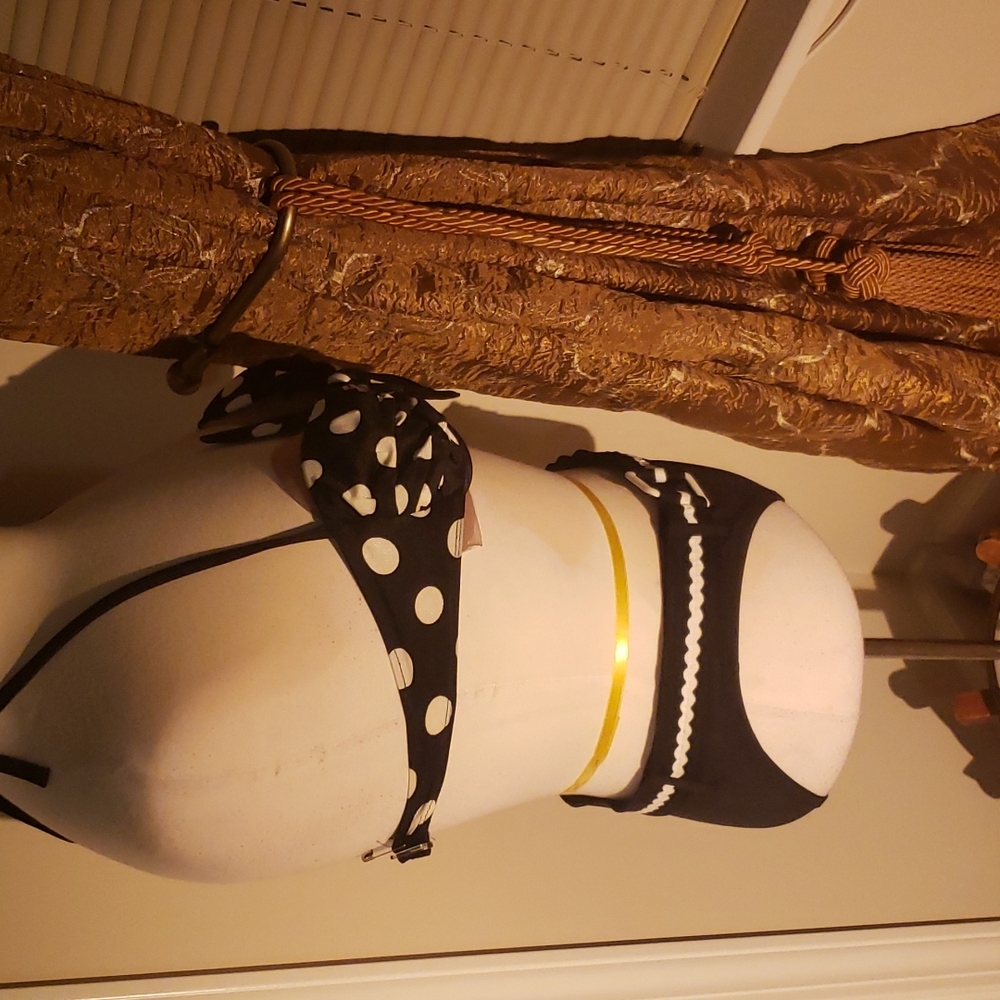 Bikini ๐ - Picture 3 of 16